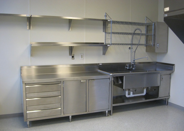 Ưu điểm khi sử dụng kệ bếp inox trong nhà hàng, khách sạn ke bep inox 2